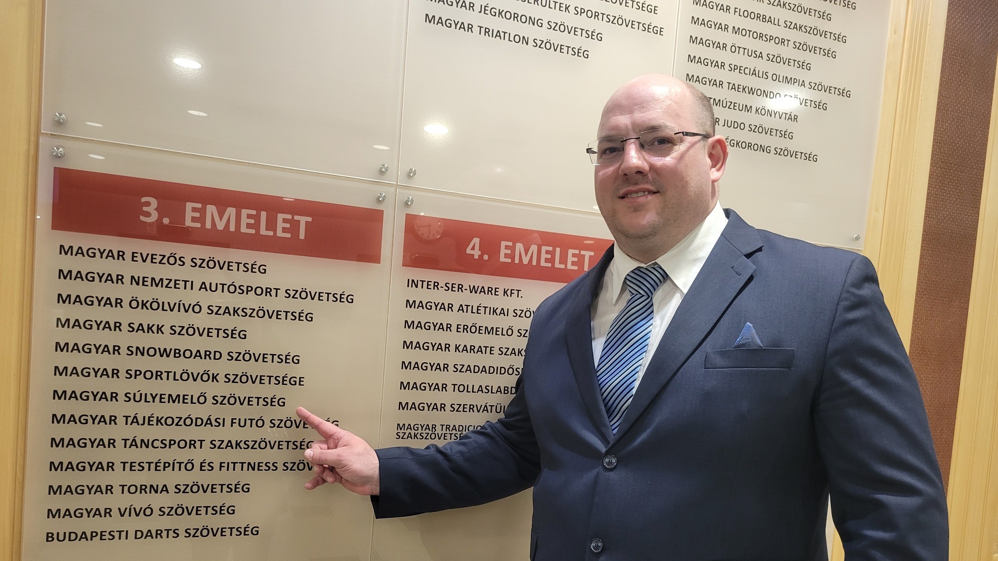 Új elnök már volt a súlyemelőknél, most végre elnökség is lett